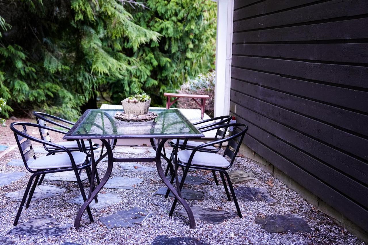 Sea And Cedar Retreat-A Home In A Tranquil Setting Cowichan Bay Exterior photo